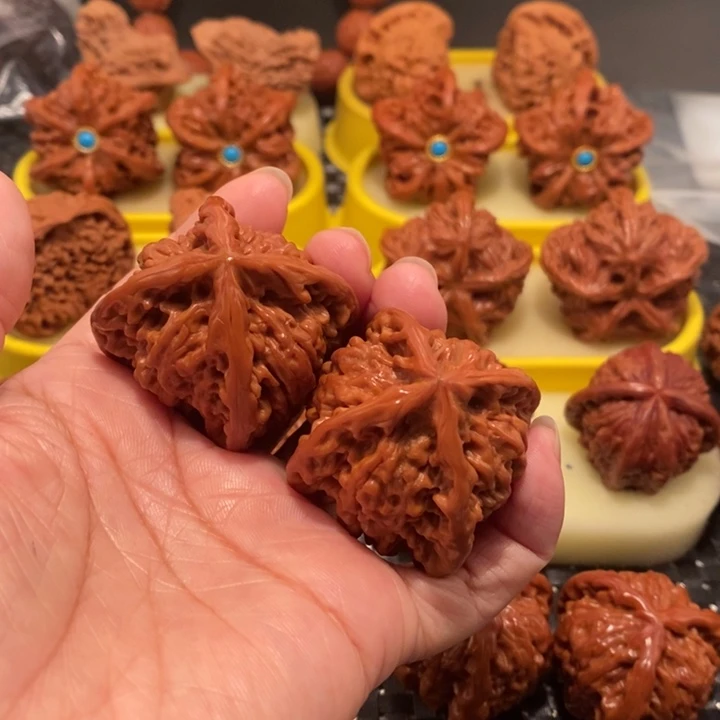 瑞***椅文玩核桃吊坠正四棱……