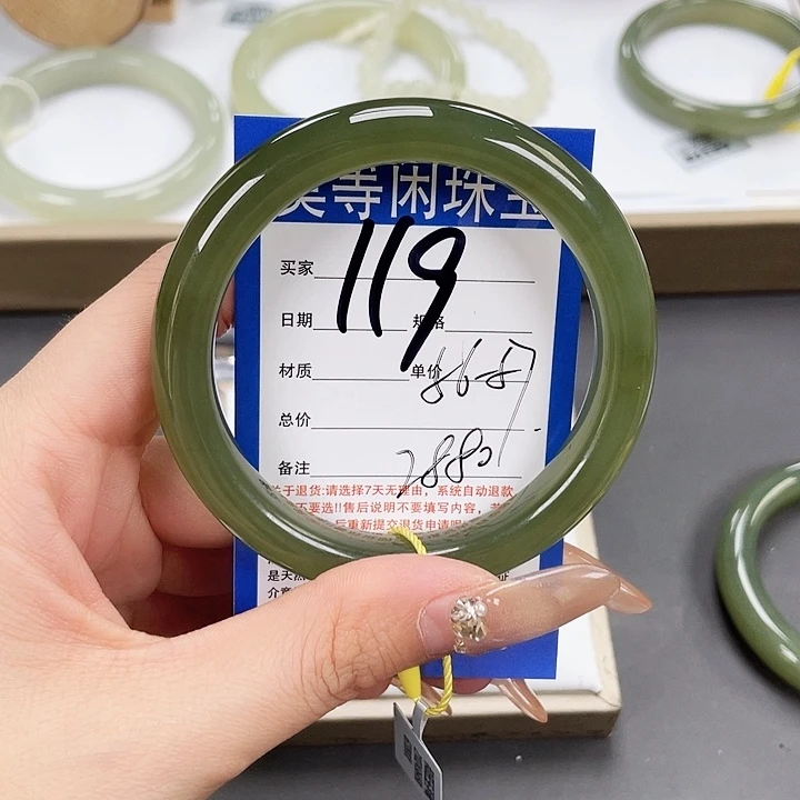 和田玉手镯未镶嵌