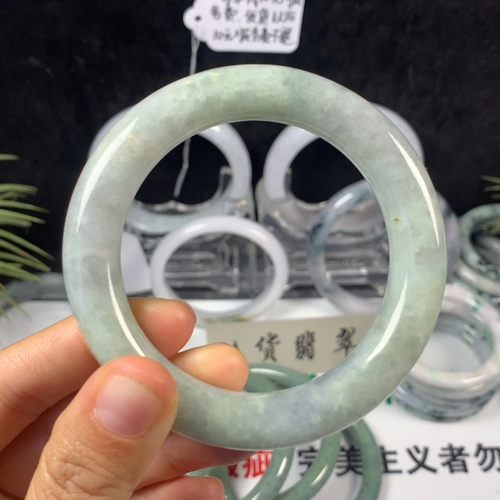 翡翠未镶嵌手镯52号。 55.6圈