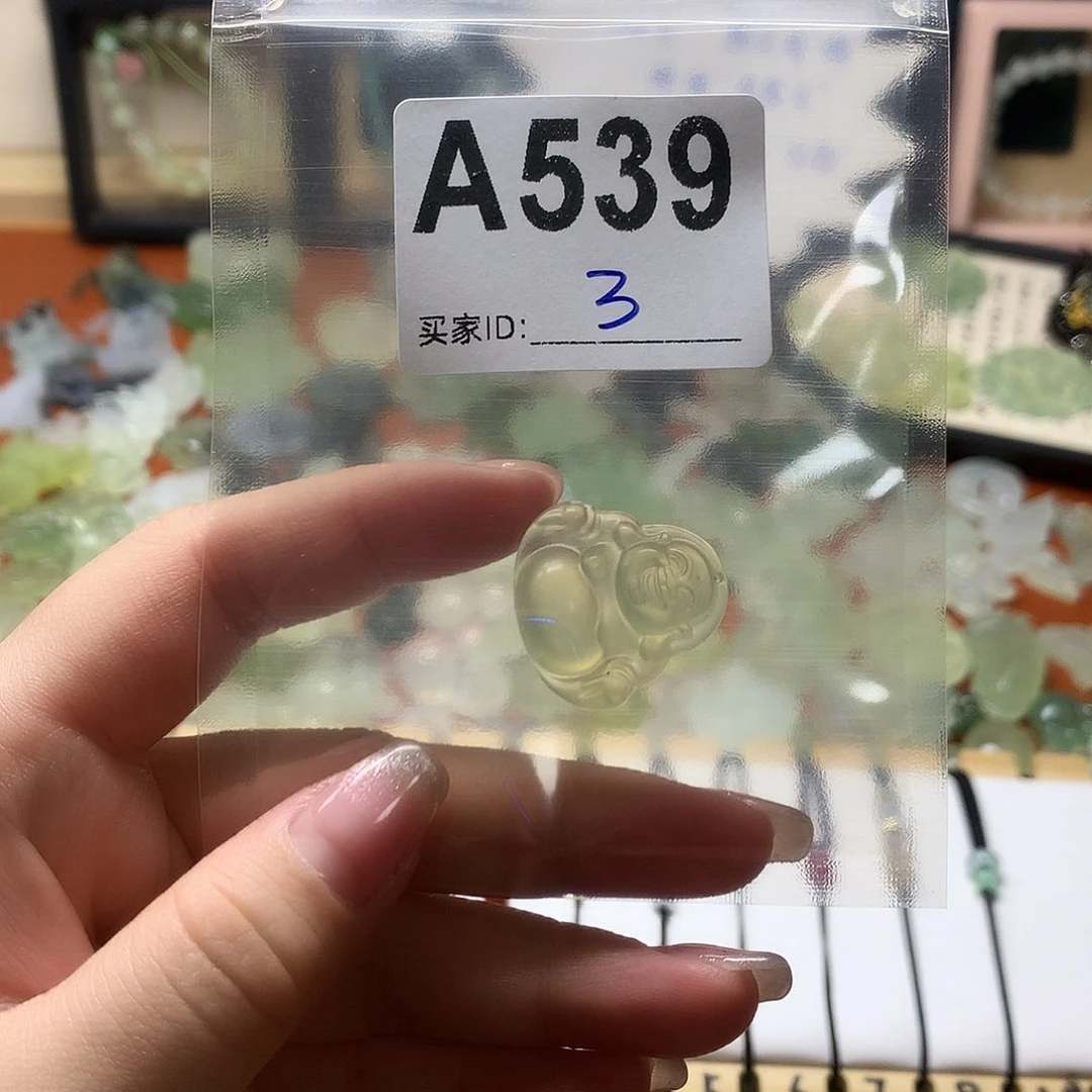 蛇纹石玉颈饰合金鸣****呜