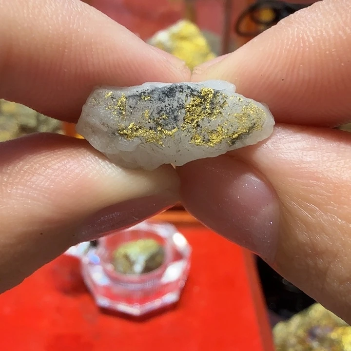 聚金阁天然明金矿标