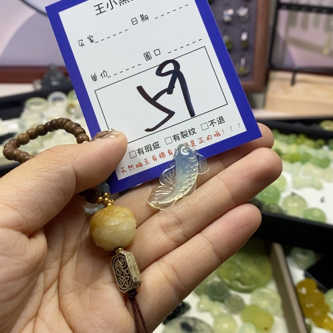 蛇纹石玉颈饰未镶嵌是****?