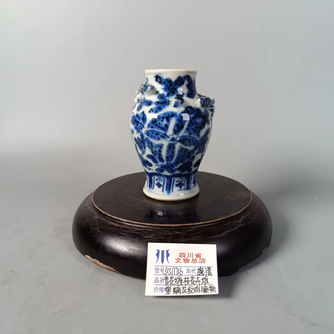 scs17716晚清青花缠枝花卉堆塑螭龙纹鸡腿瓶
