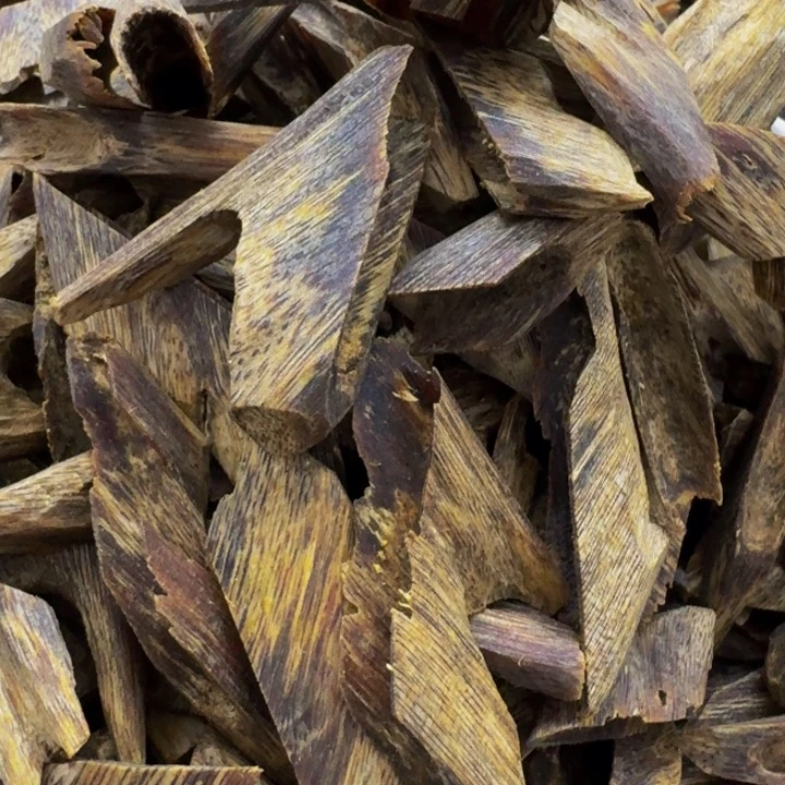 沉香碎屑沉香老白棋乌身九九沉老料块20克