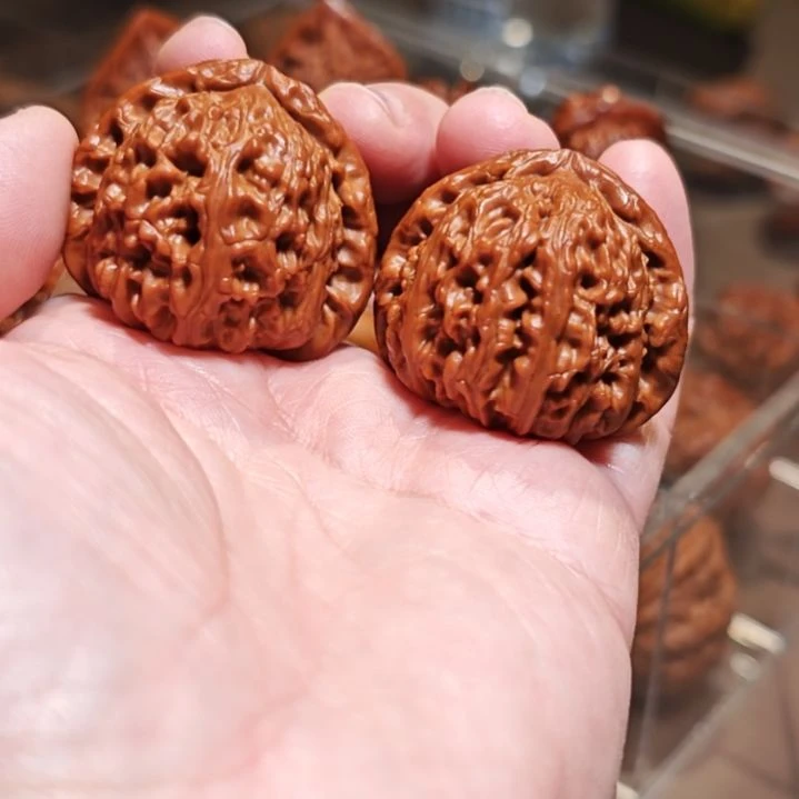 文玩核桃把件白狮子核桃