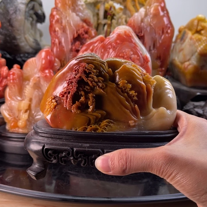 田黄石松下雅聚摆件