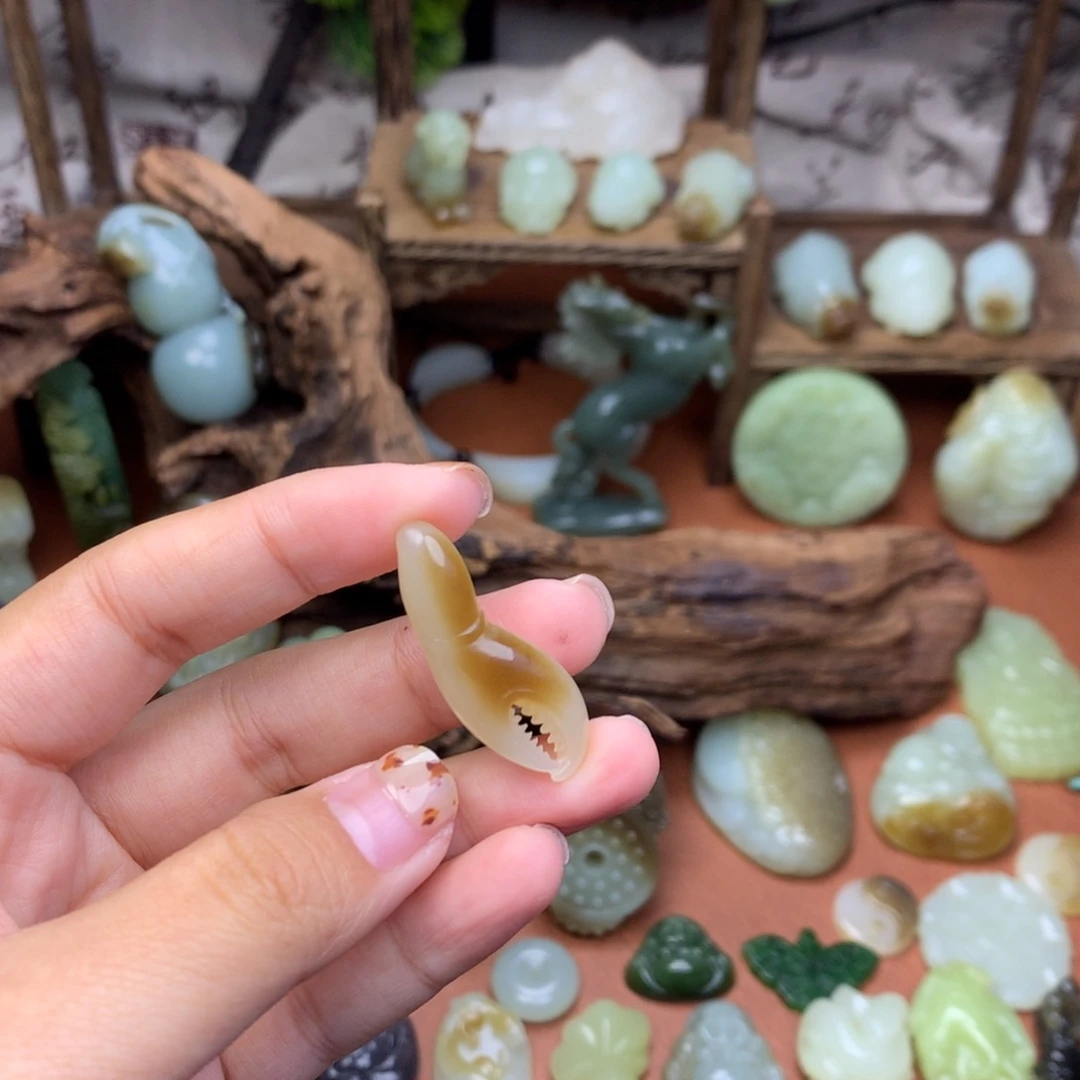 和田玉未镶嵌挂件