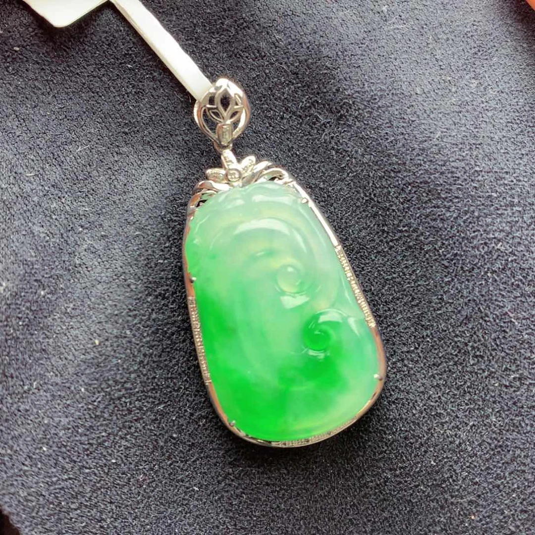 翡翠18K金镶嵌颈饰上新