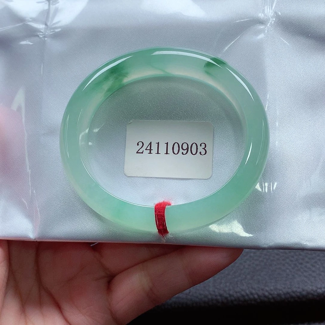 翡翠手镯（贵妃镯）未镶嵌天然A货翡翠手镯   