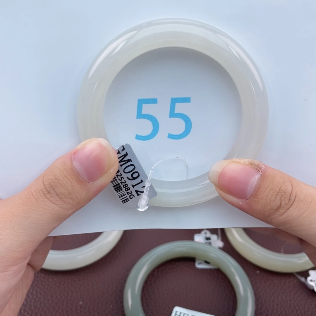 和田玉手镯未镶嵌内****笑