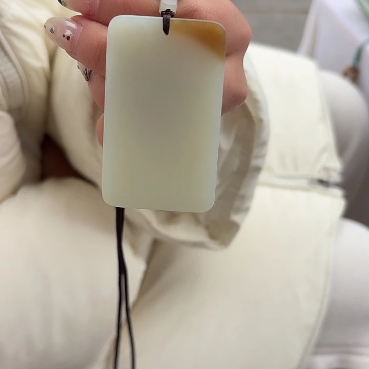 和田玉未镶嵌颈饰糖白无事牌