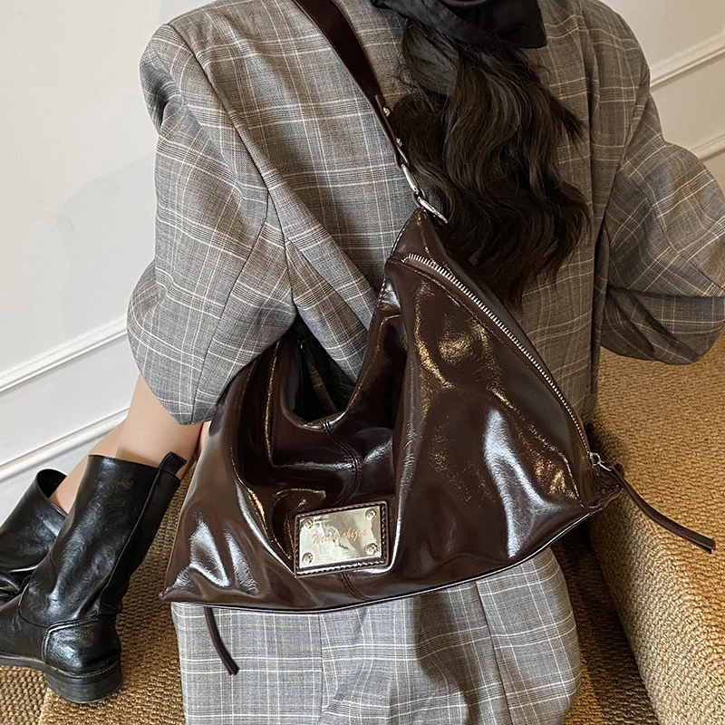 早秋复古小包包女2025新款休闲通勤百搭斜挎包油蜡皮单肩腋下包