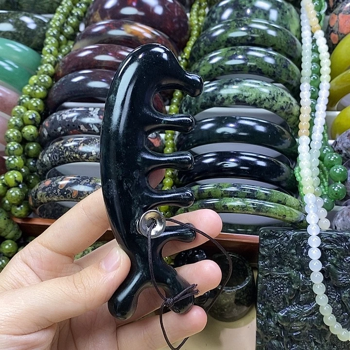 蛇纹石玉未镶嵌海豚梳子