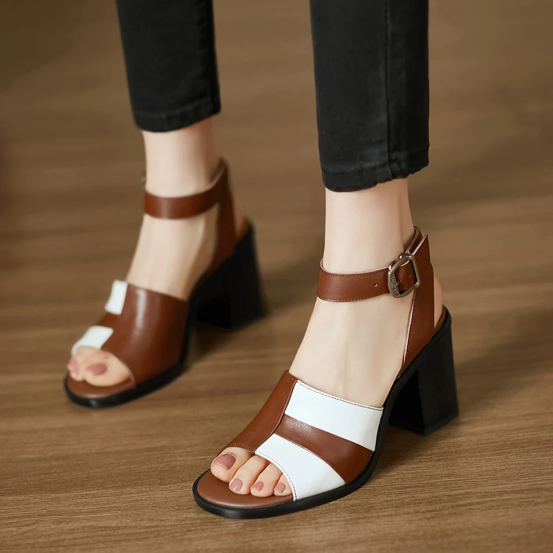 修悦女鞋~8cm气质高跟鞋复古白色拼色棕色露趾凉鞋粗跟罗马鞋