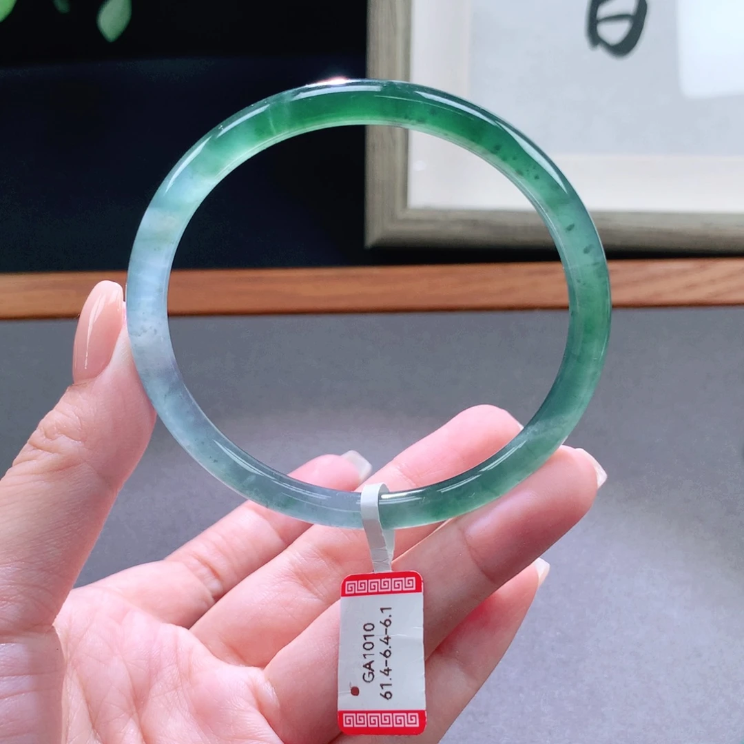 翡翠手镯未镶嵌天然翡翠手镯