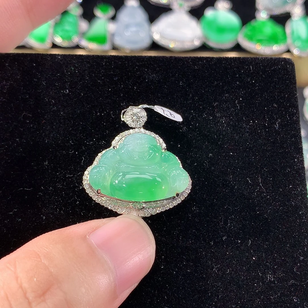 翡翠18K金镶嵌颈饰