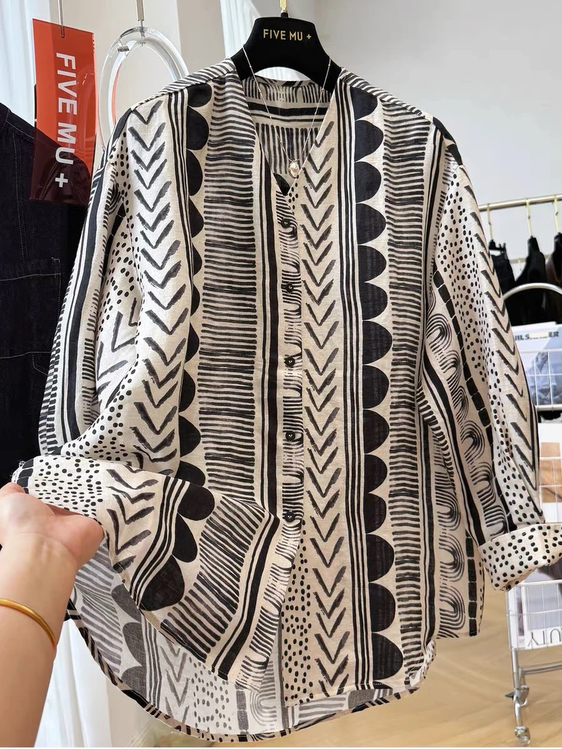 轻奢高级复古描绘V领长袖别致上衣女2025春秋季黑米花色防晒衬衫