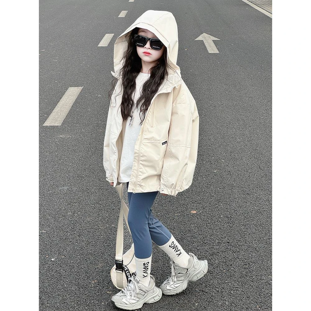 女童2025新款外套春秋儿童冲锋衣秋装女孩秋季超好看户外连帽风衣