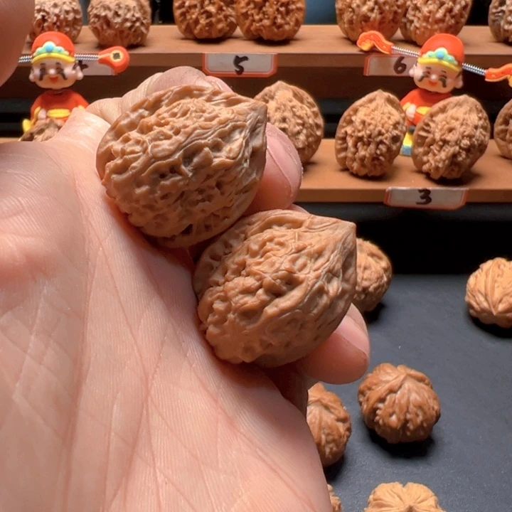 B***F文玩核桃吊坠野帽手捻