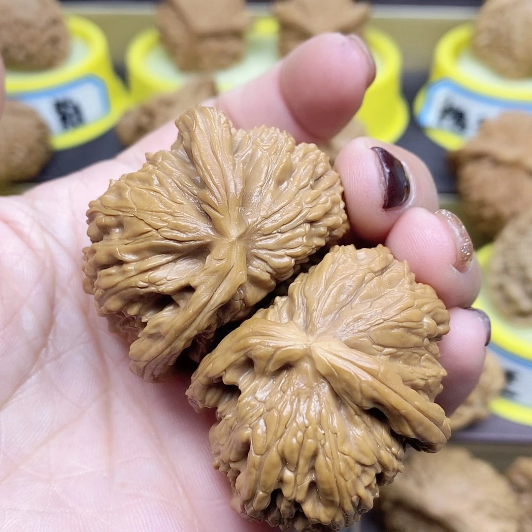 文玩核桃吊坠冬**阳白狮子半壁