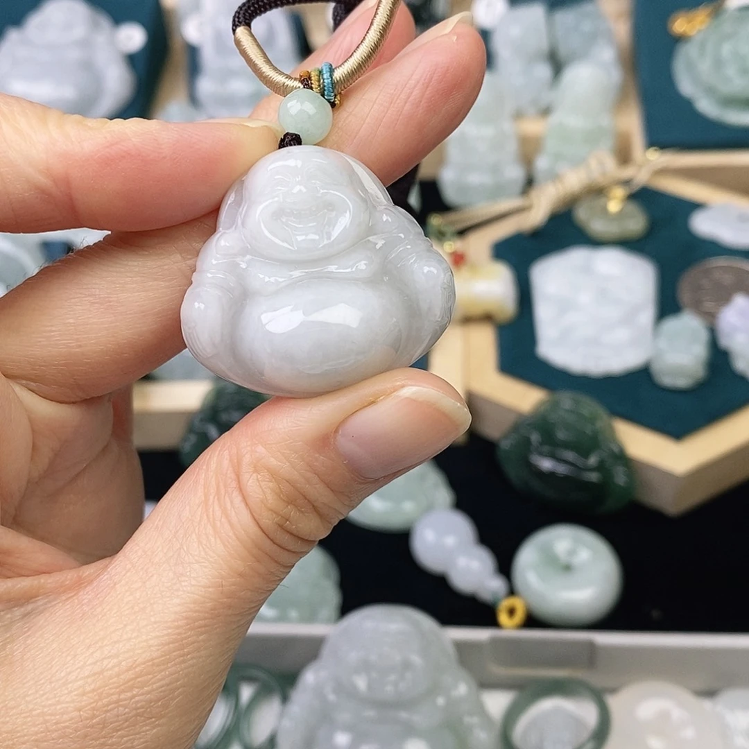 翡翠未镶嵌颈饰佛公