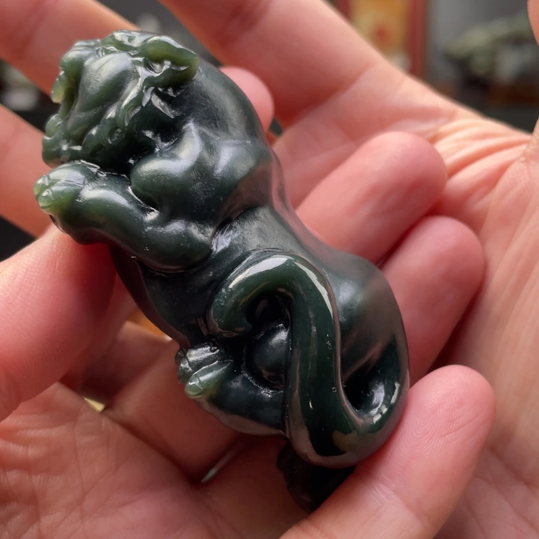 和田玉未镶嵌把件