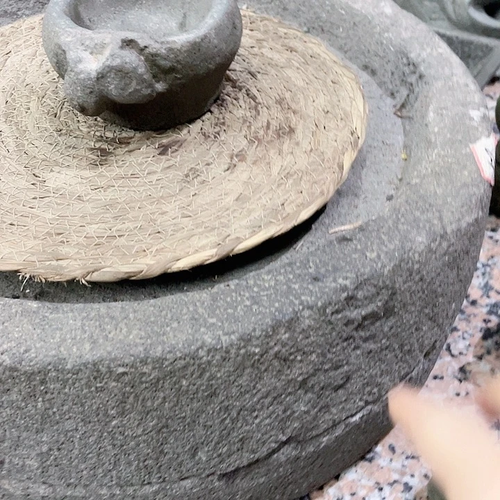 莆***店砖雕青石石臼摆件