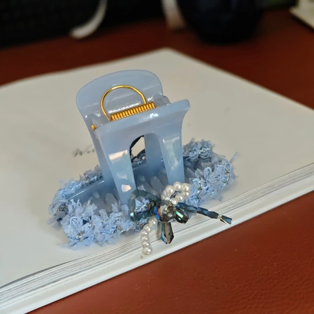 1146蓝色蝴蝶结抓夹（手工微瑕介意勿拍）