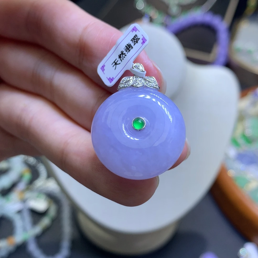 颈饰18K金镶嵌翡翠