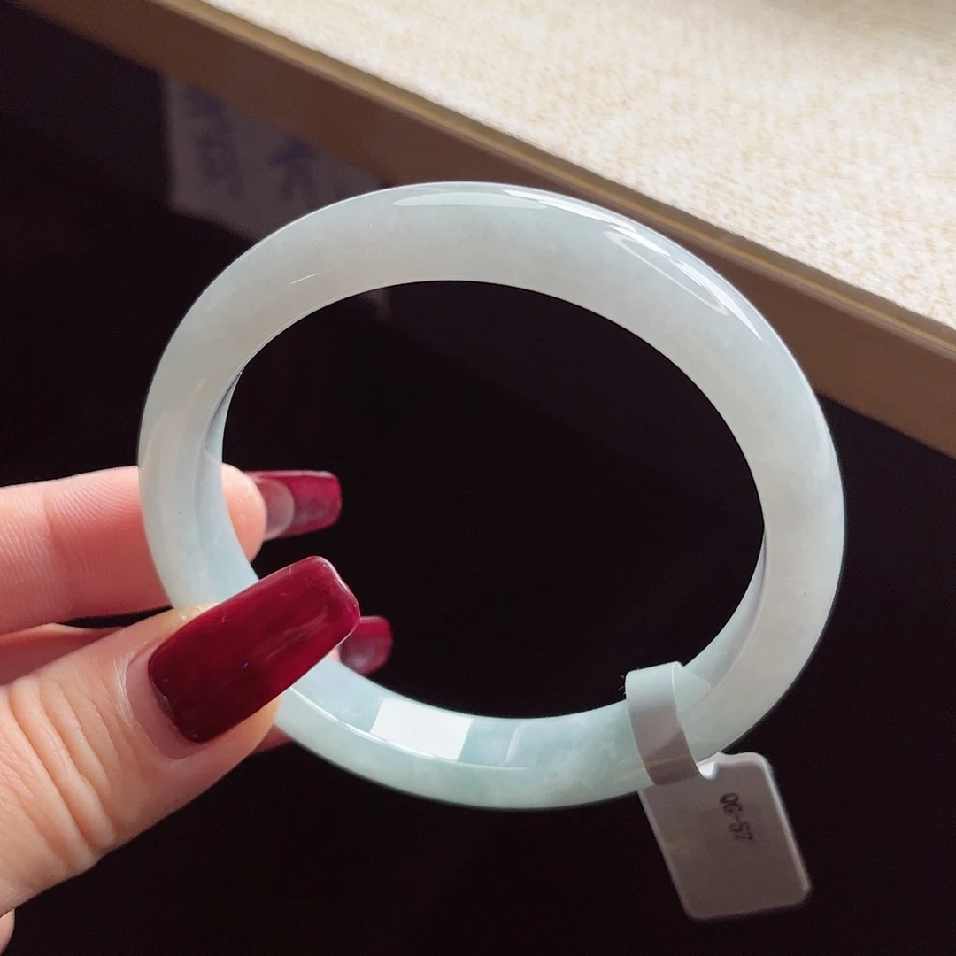 翡翠手镯未镶嵌手镯