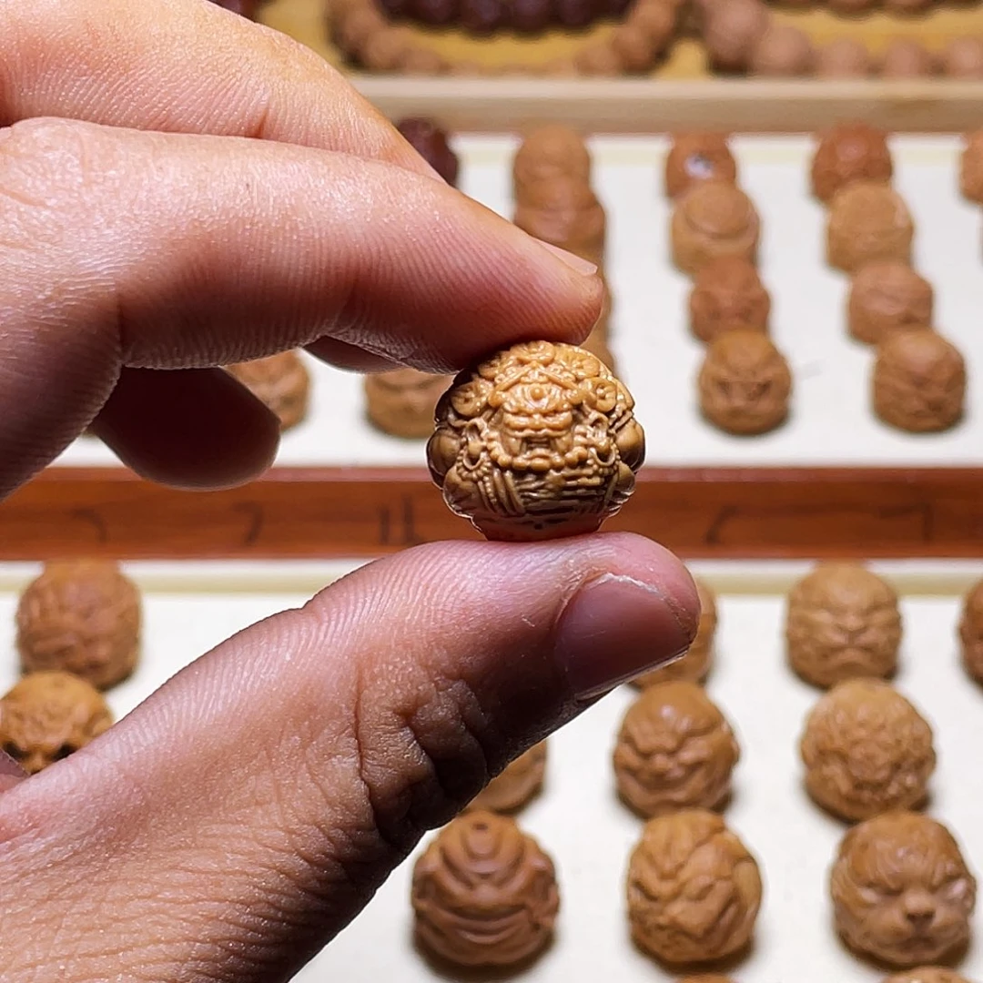 林***洛17左右猴头核桃雕刻