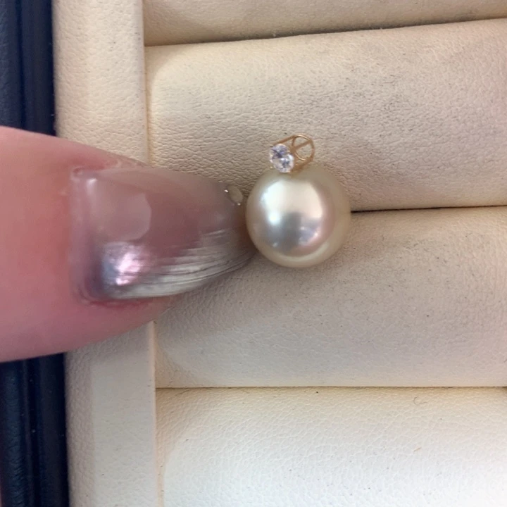 颈饰18K金镶嵌海水珍珠