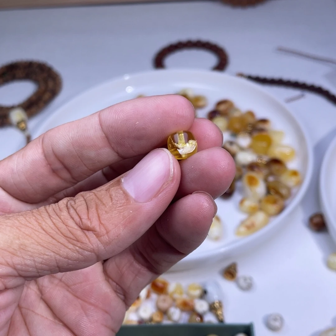 琥珀未镶嵌裸石蜜蜡
