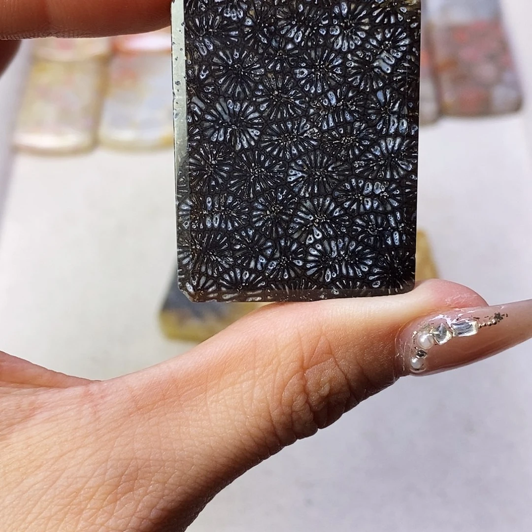 合金颈饰硅化玉时*
