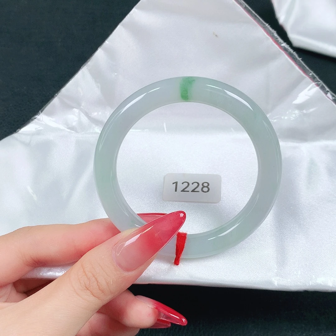 翡翠未镶嵌手镯天然翡翠手镯04