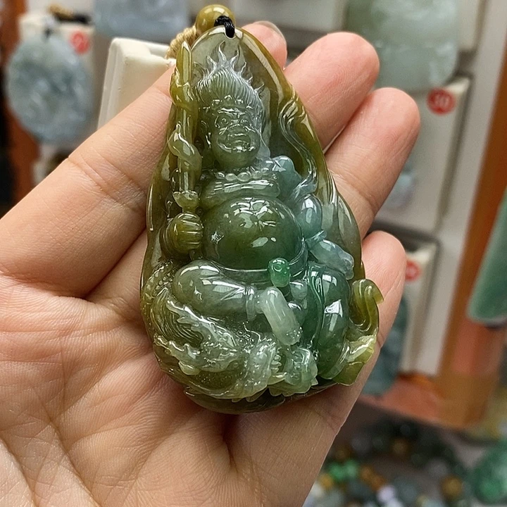 陈***钰颈饰未镶嵌翡翠每天