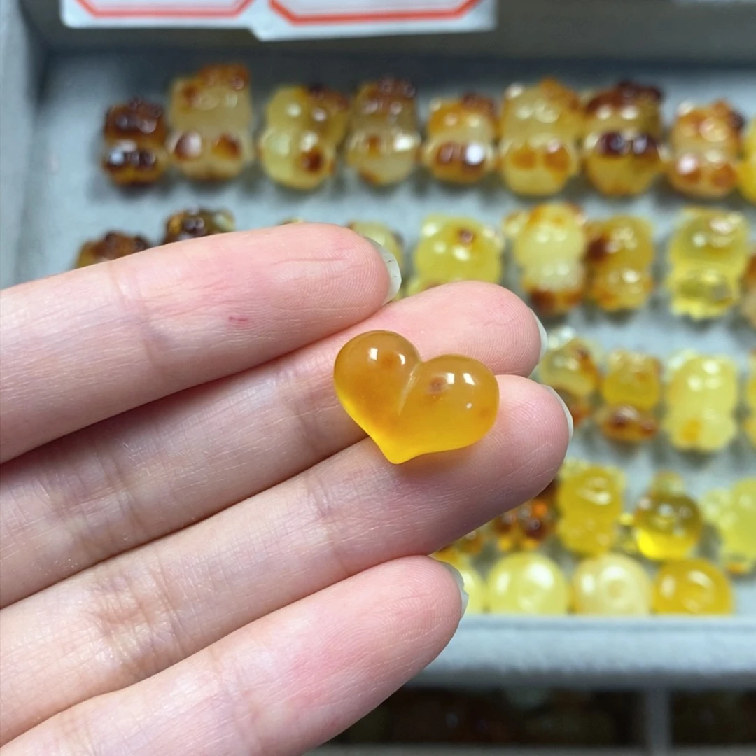 未镶嵌颈饰琥珀屁桃