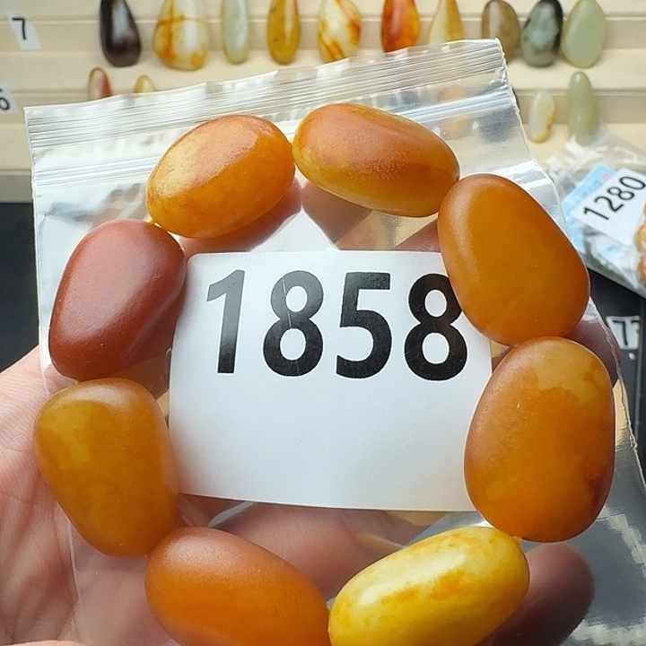 和田玉未镶嵌手串