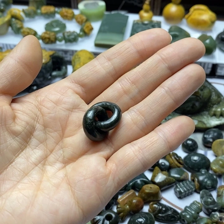 透闪石质玉手把未镶嵌柴*儿