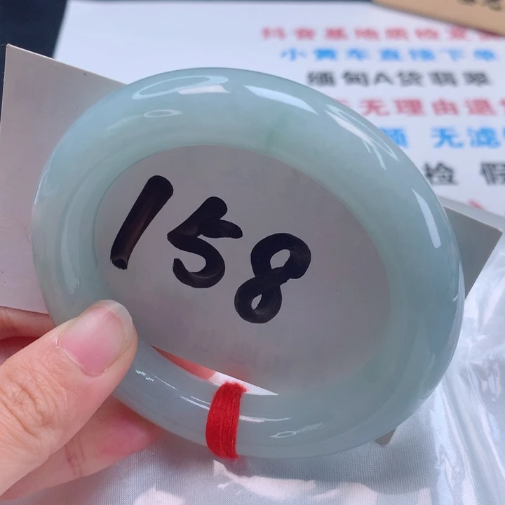 翡翠手镯（圆镯）未镶嵌满甜绿