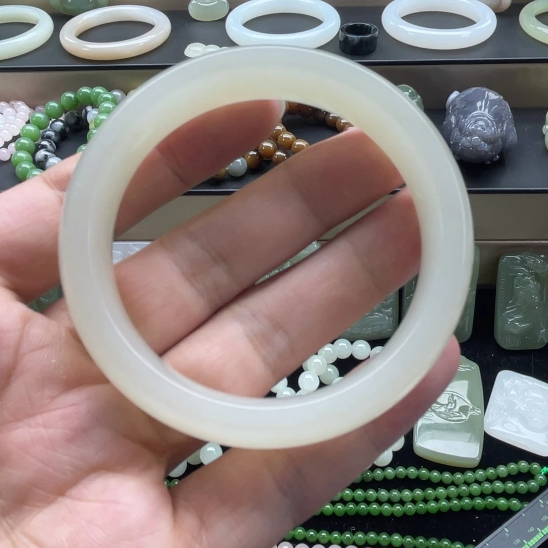 和田玉未镶嵌手镯55