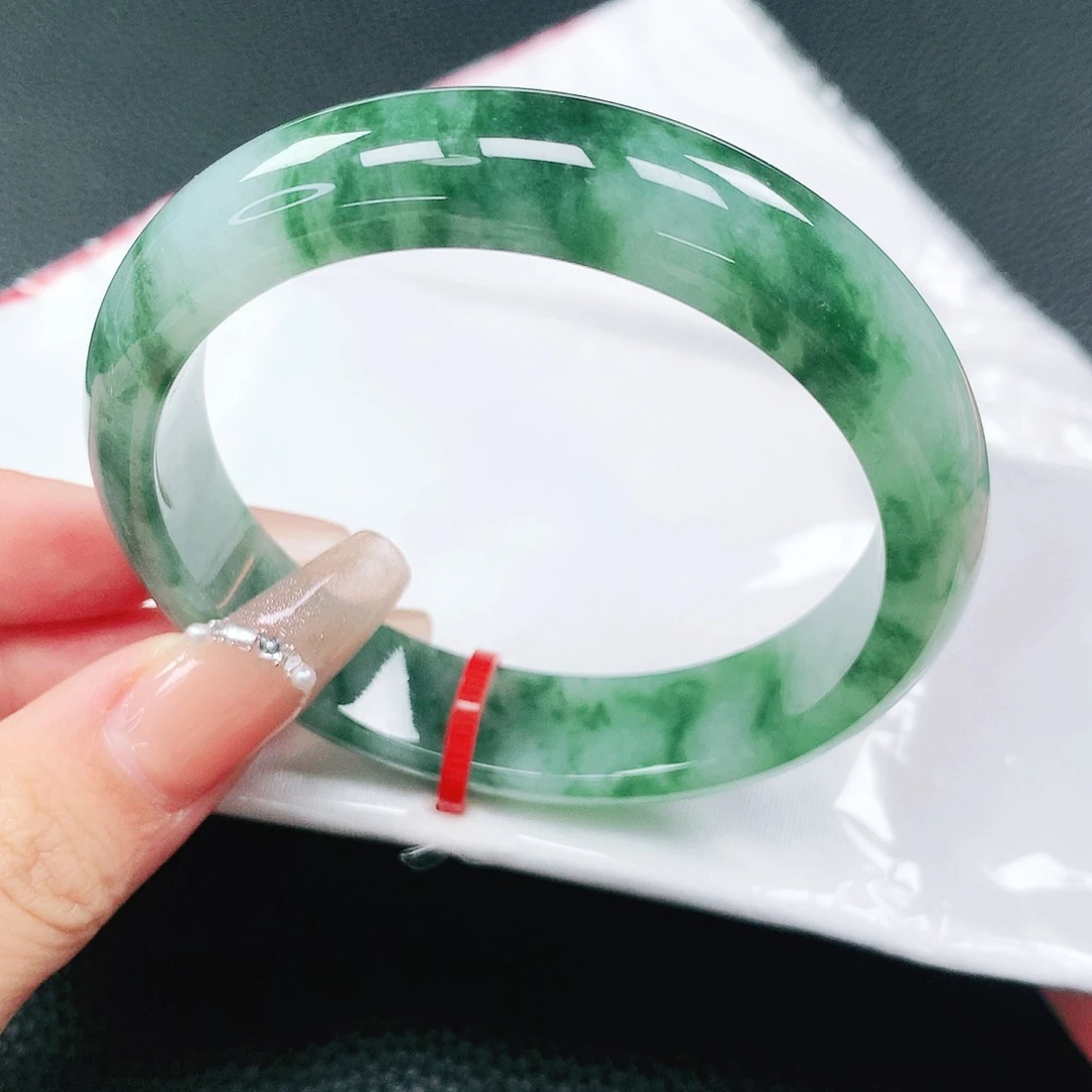 翡翠手镯未镶嵌56圈