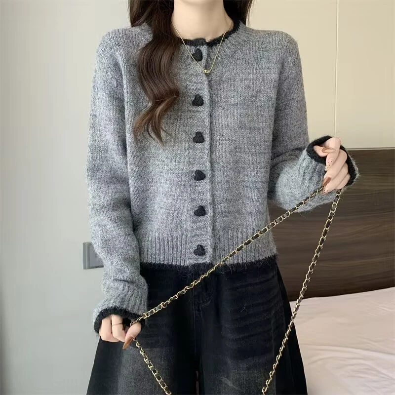 毛衣外套女2025春秋冬新款设计拼色爱心纽扣针织开衫短款长袖上衣