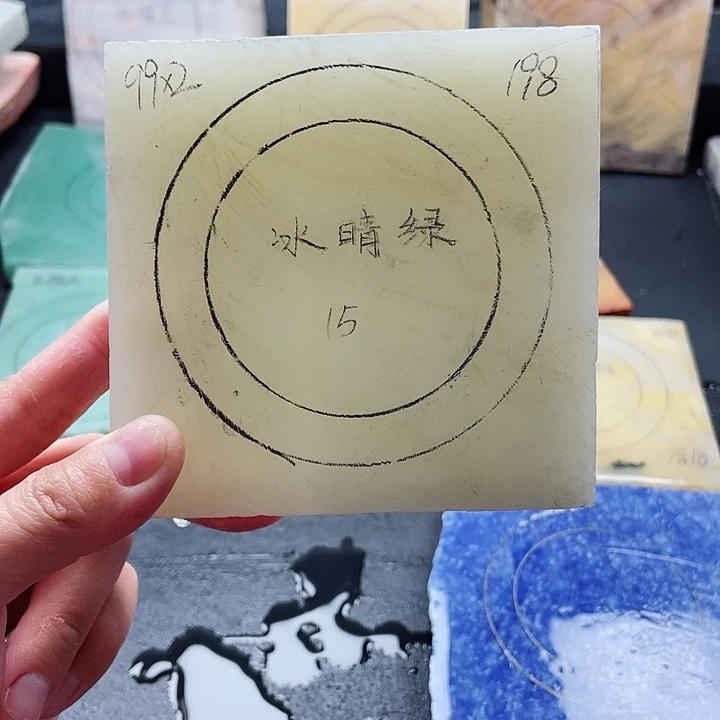 石英质玉未镶嵌手镯定制