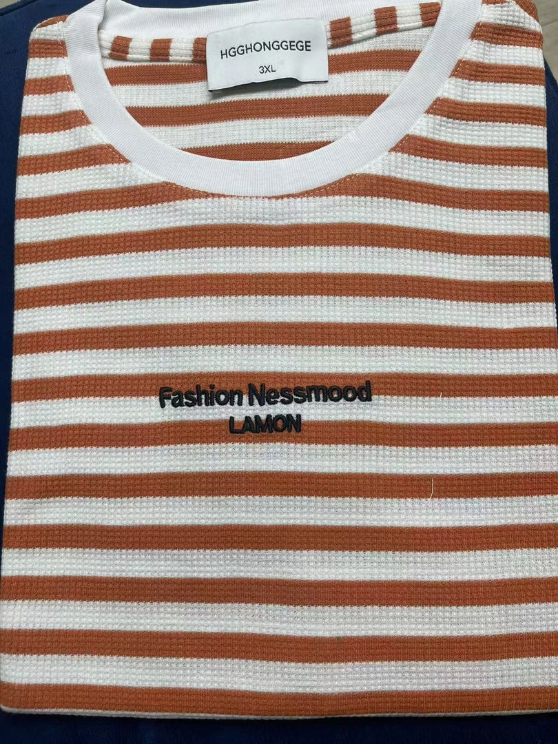 17（骨折）条纹圆领短袖T恤胸前印花时尚夏季