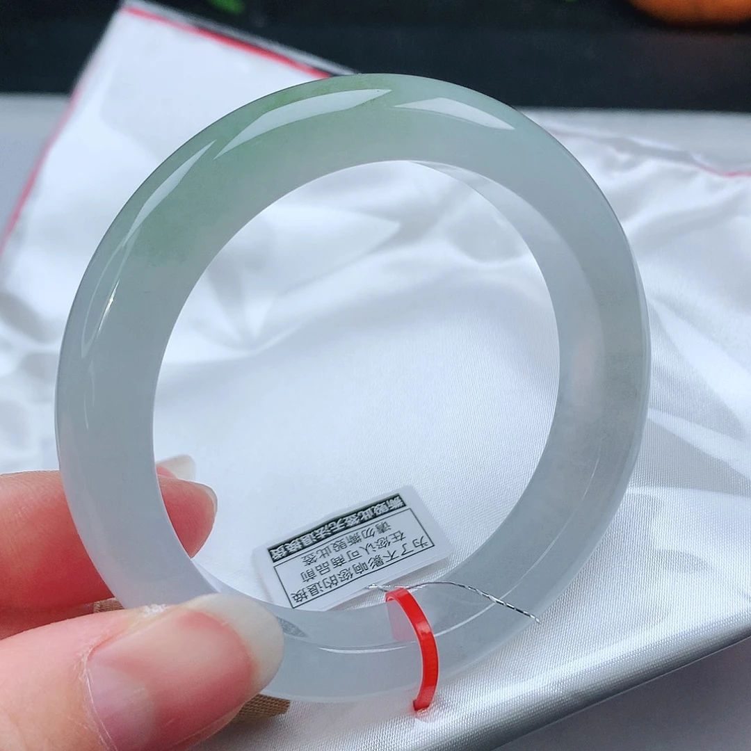 翡翠手镯未镶嵌55圈+