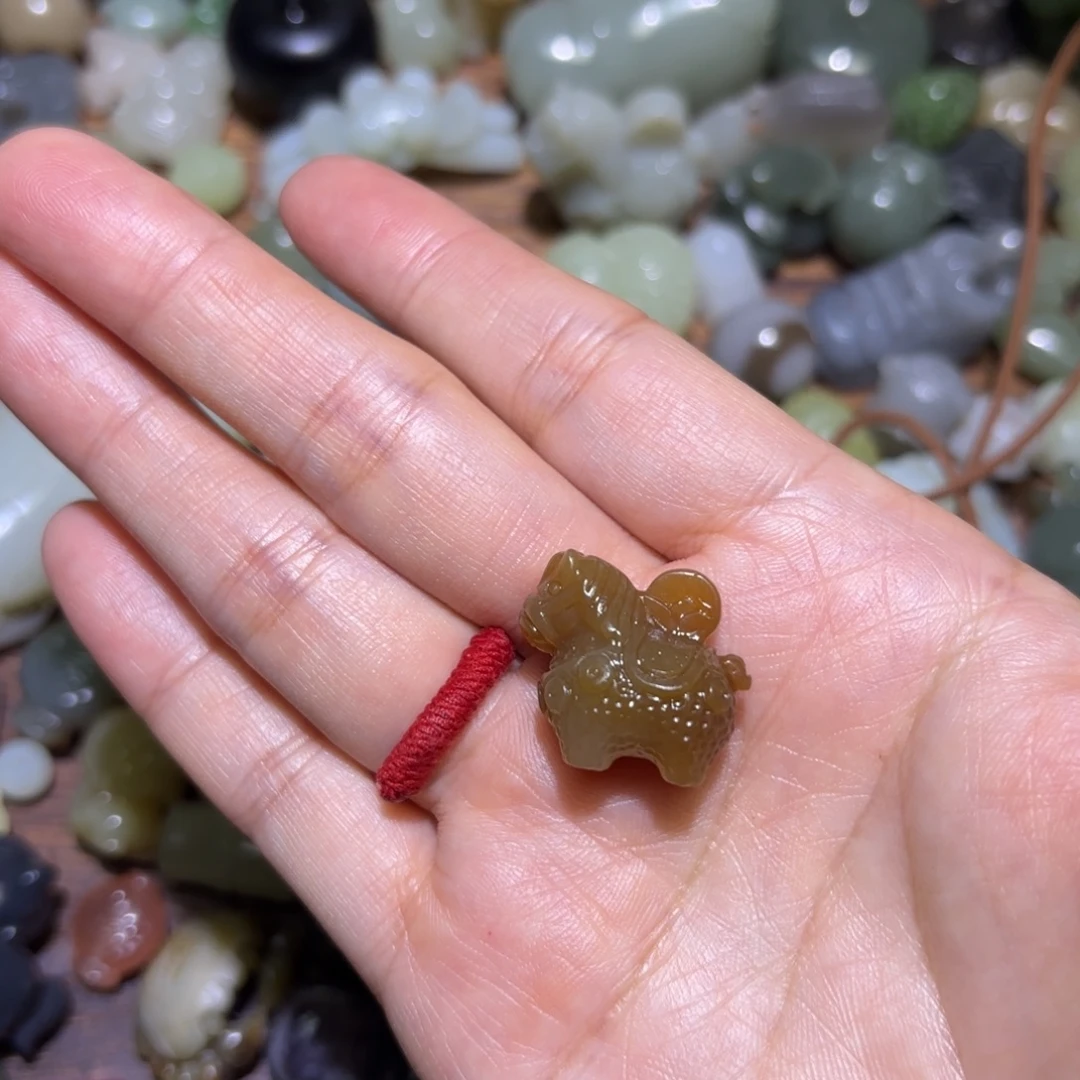 晶***巴和田玉未镶嵌珠宝半成品