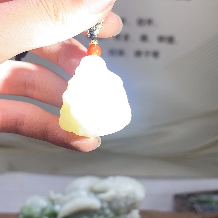 和田玉未镶嵌把件