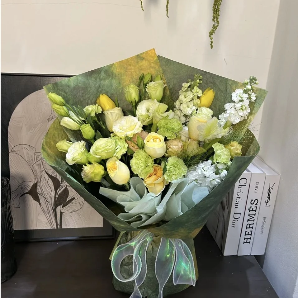 白绿色油画风花束