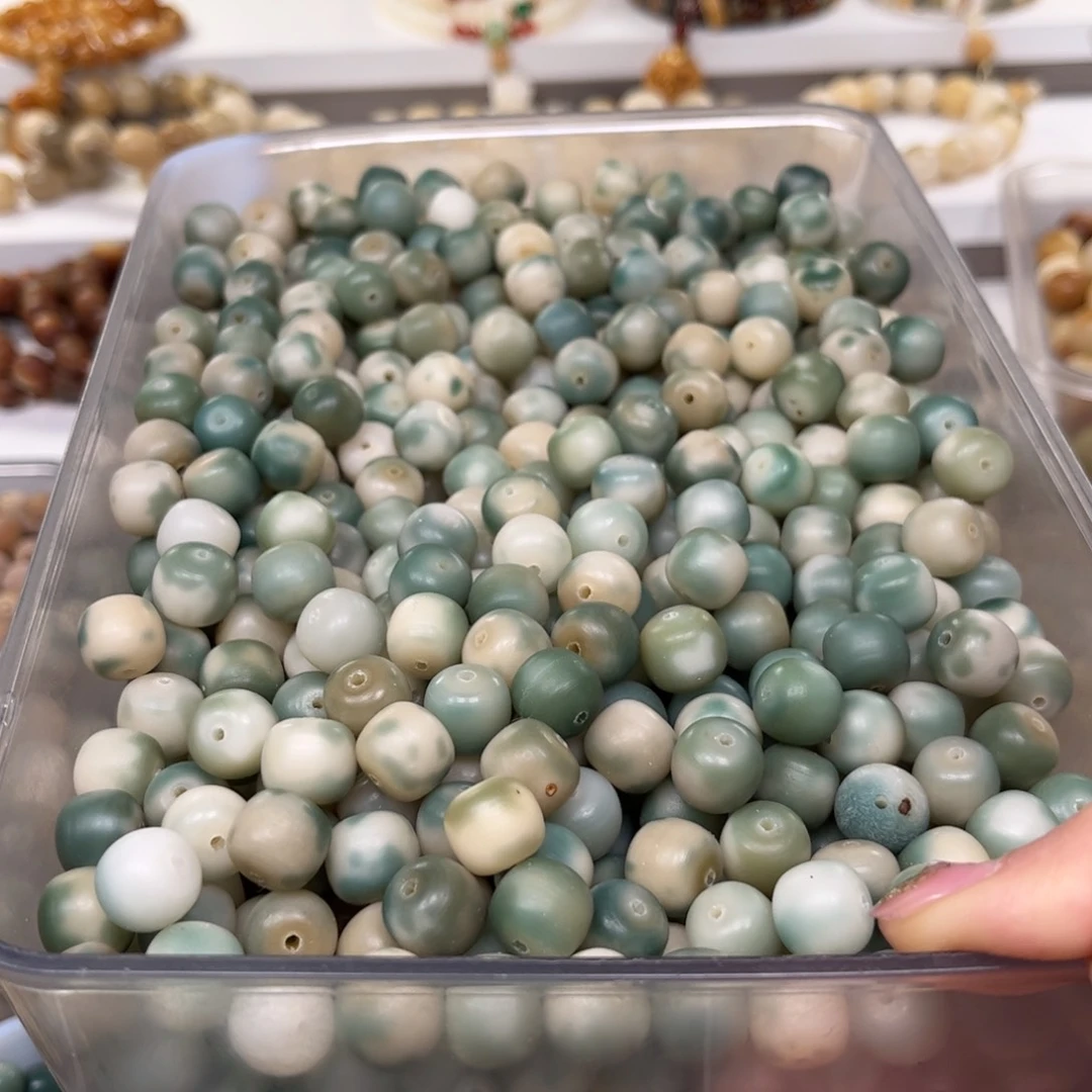 白玉菩提手串绿飘花干磨36颗